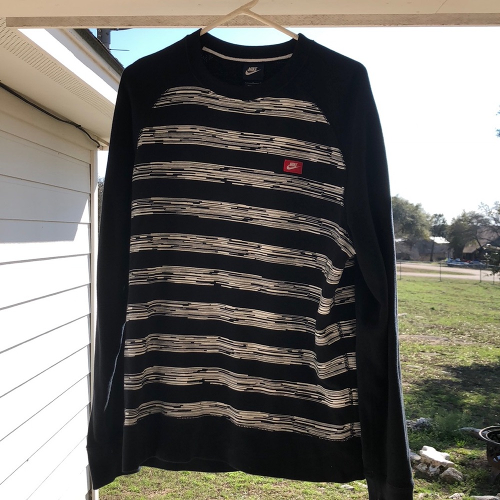 NIKE SWEATER